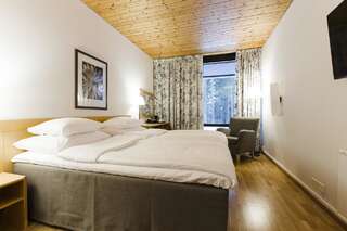Отель Hotel Sveitsi Хювинкяя Двухместный номер с 2 отдельными кроватями и красивым видом.-7